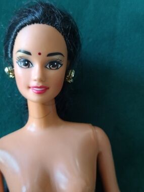 Vintage 1995 Indian Barbie Doll with Long Black Hair Earrings Ring